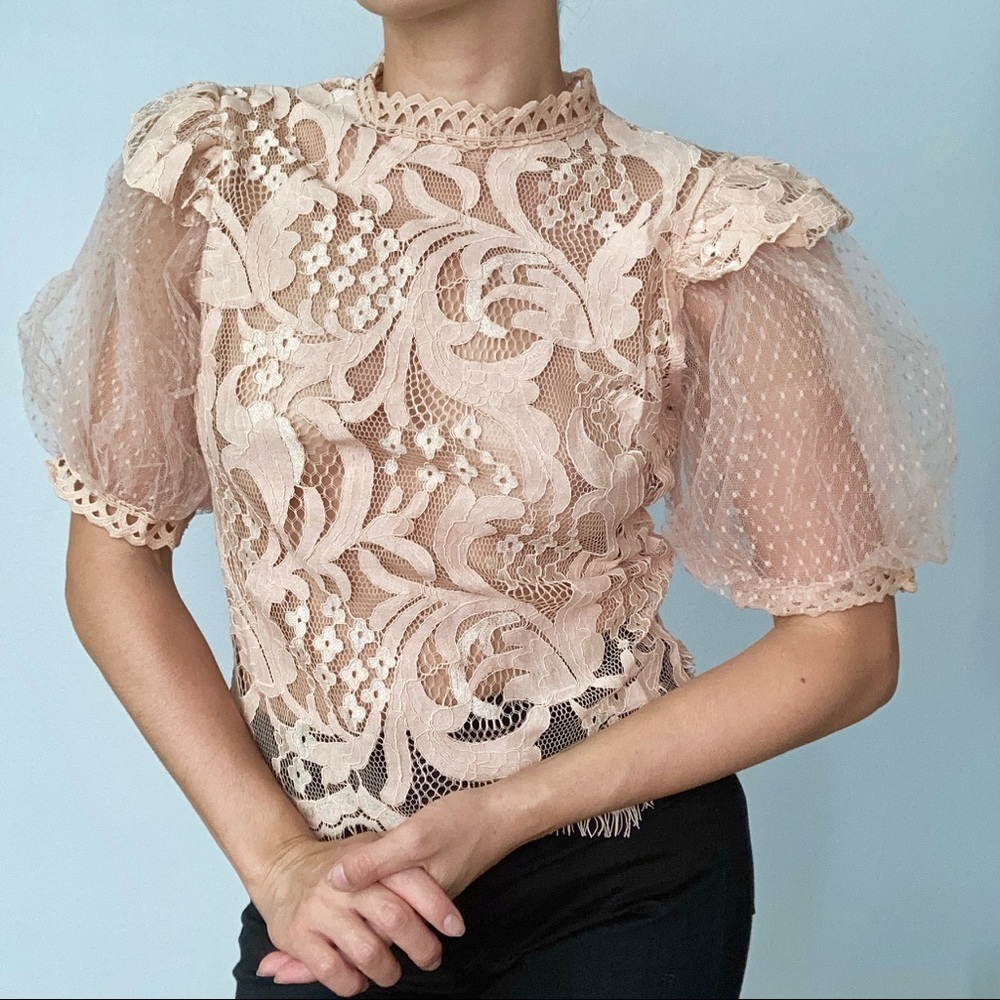 🍑 Lace Bell Sleeve Blouse 🍑